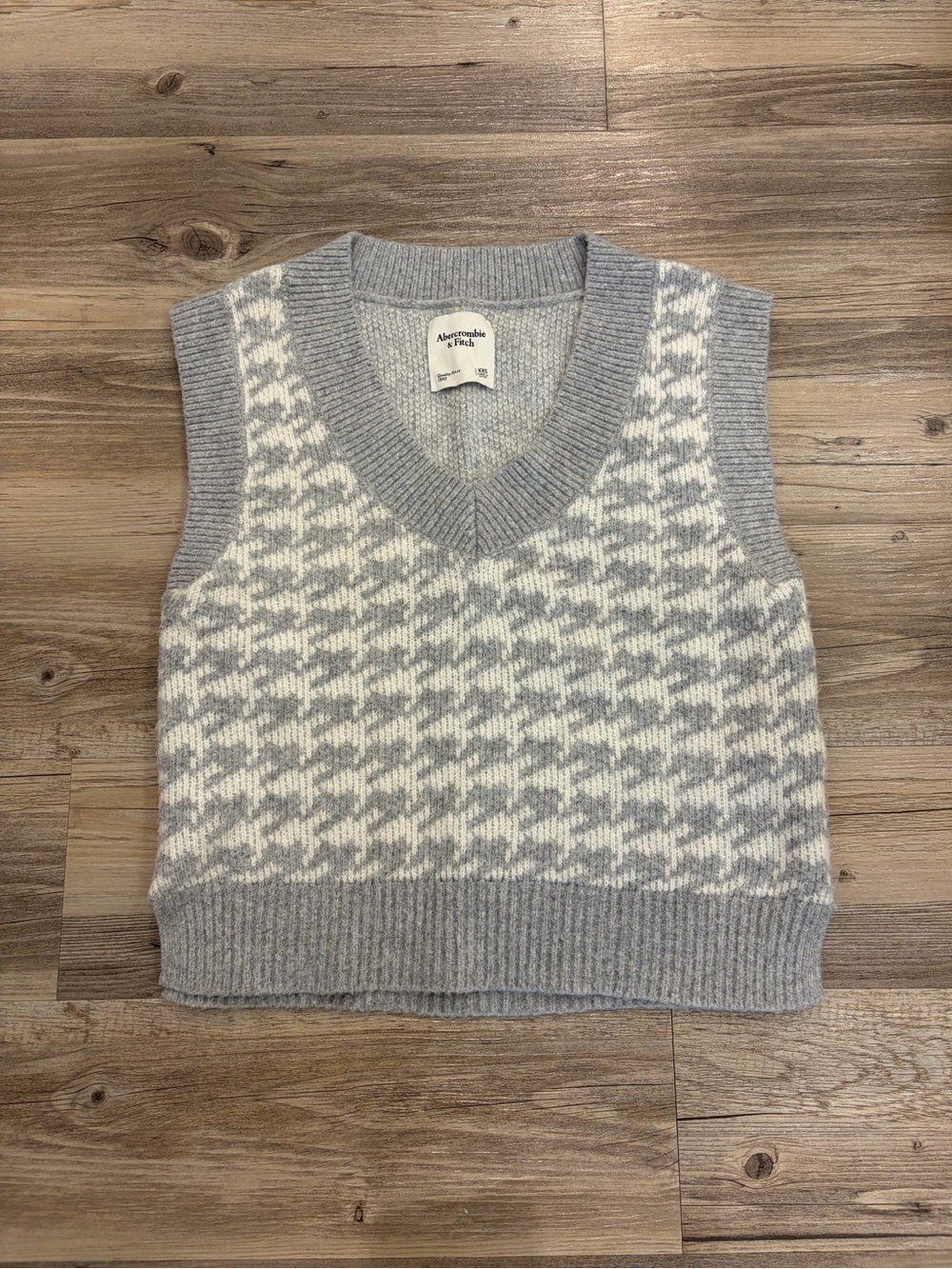 Abercrombie & Fitch Gray and White Houndstooth V-Neck Sweater Vest